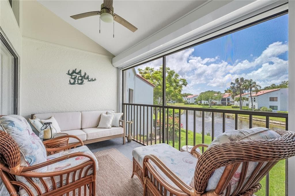559 Beachwalk CIR # U202, NAPLES FL 34108-18