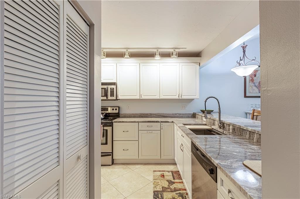 4410 Chantelle DR H-205-8