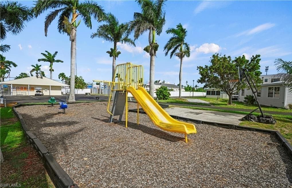 16331 Hermit Thrush LN, FORT MYERS FL 33908-19