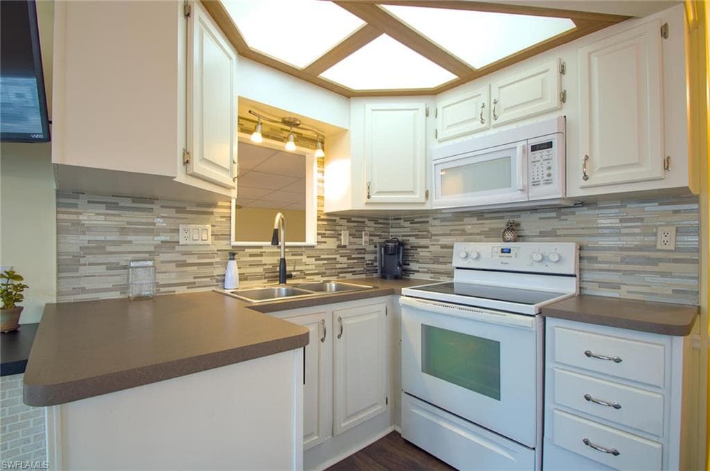 16331 Hermit Thrush LN, FORT MYERS FL 33908-9