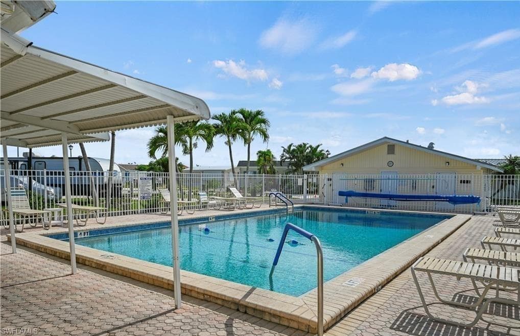 16331 Hermit Thrush LN, FORT MYERS FL 33908-17