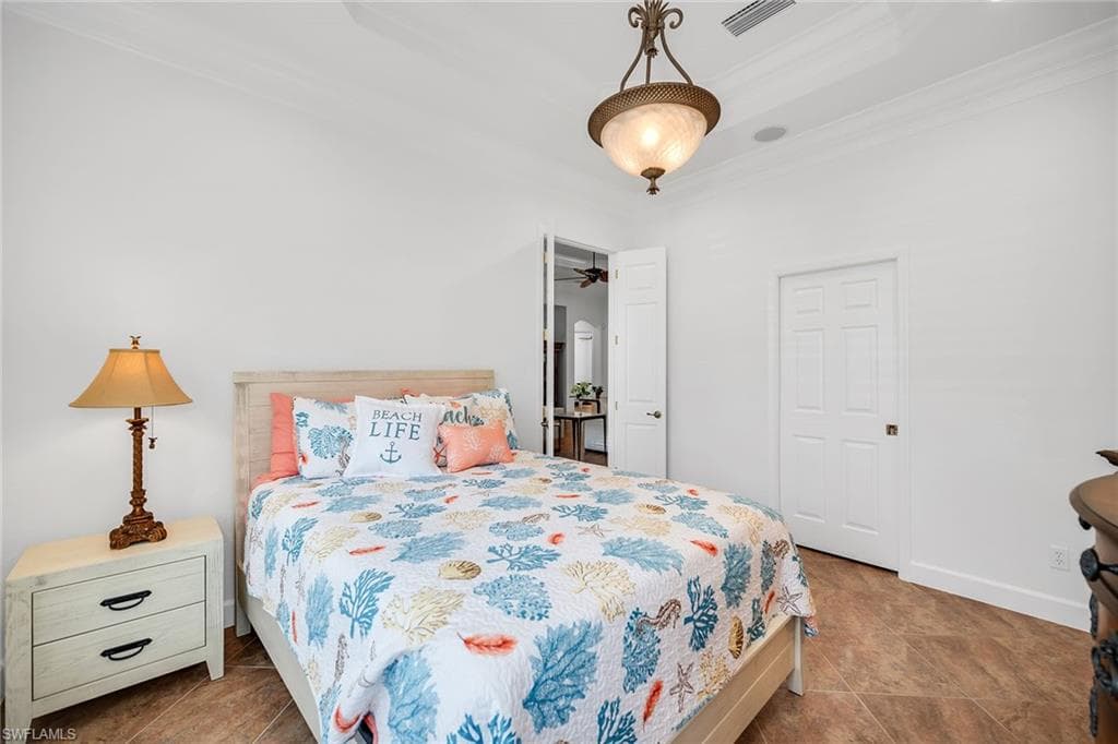 8264 Potomac LN, NAPLES FL 34104-31