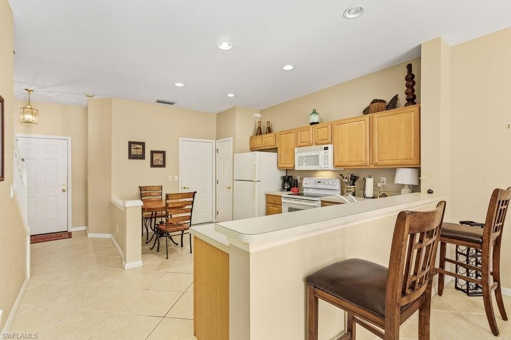 8381 Village Edge CIR # 3, FORT MYERS FL 33919-8