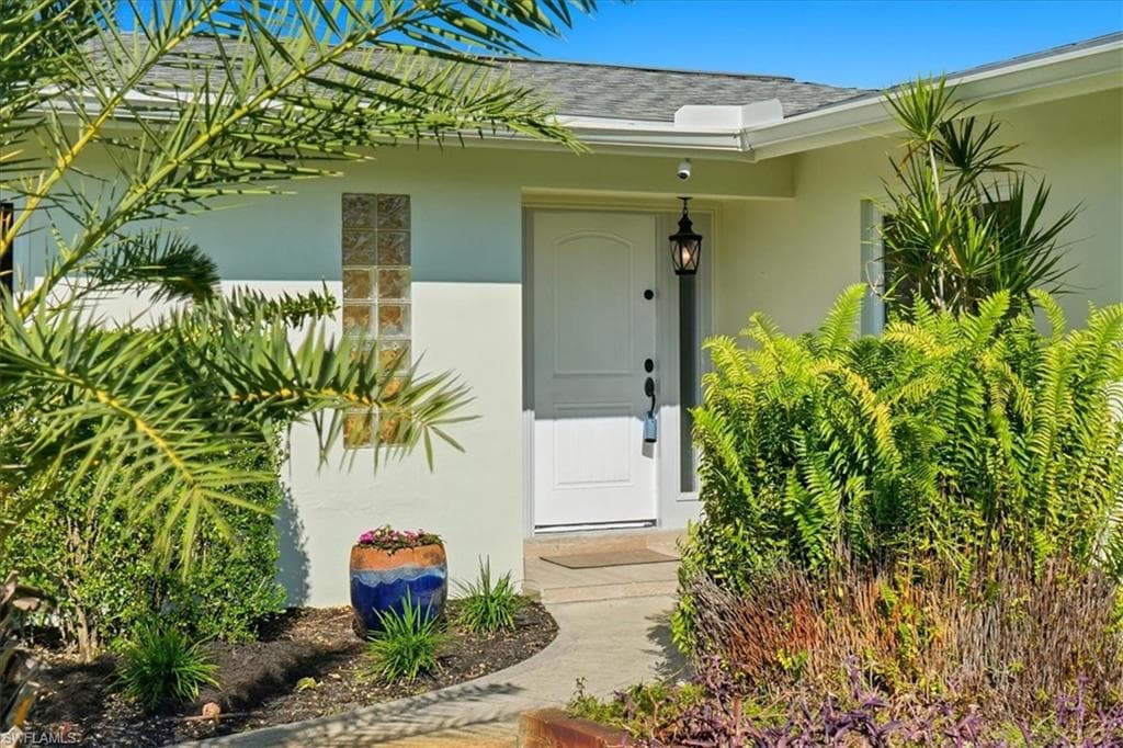 1023 El Valle AVE, FORT MYERS FL 33919-1