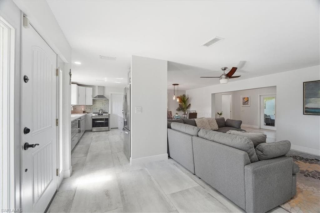 1023 El Valle AVE, FORT MYERS FL 33919-6