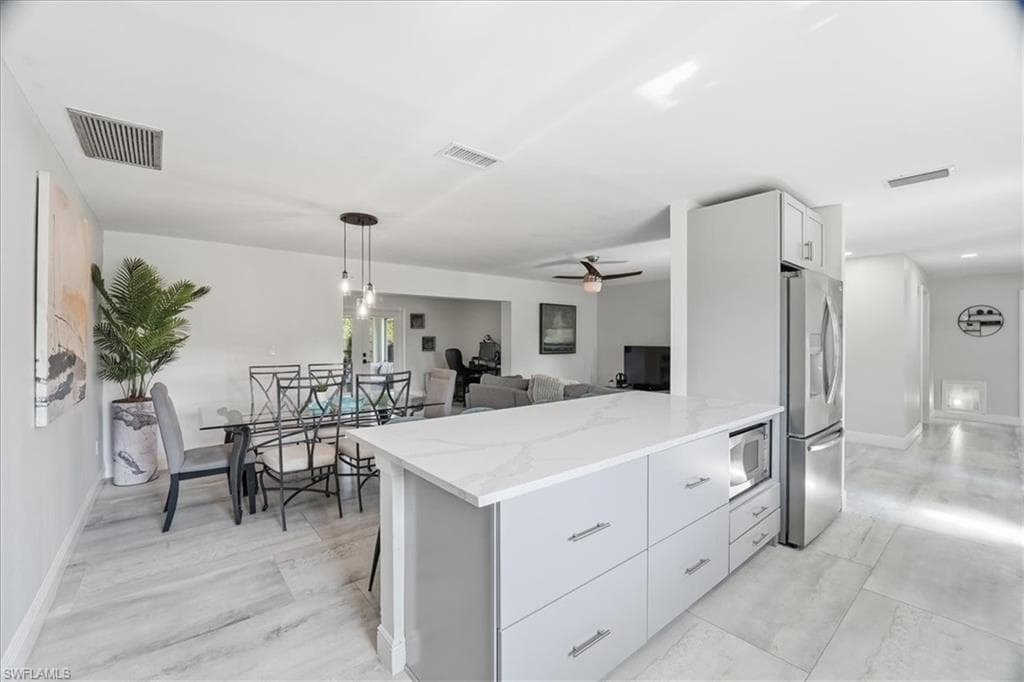 1023 El Valle AVE, FORT MYERS FL 33919-8