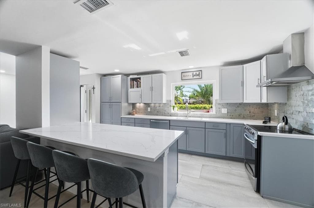 1023 El Valle AVE, FORT MYERS FL 33919-7