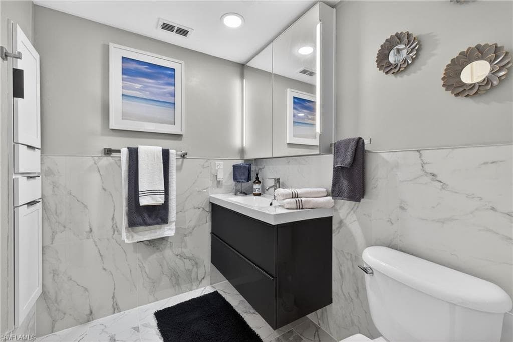 2001 Tarpon Bay DR N # 102, NAPLES FL 34119-29