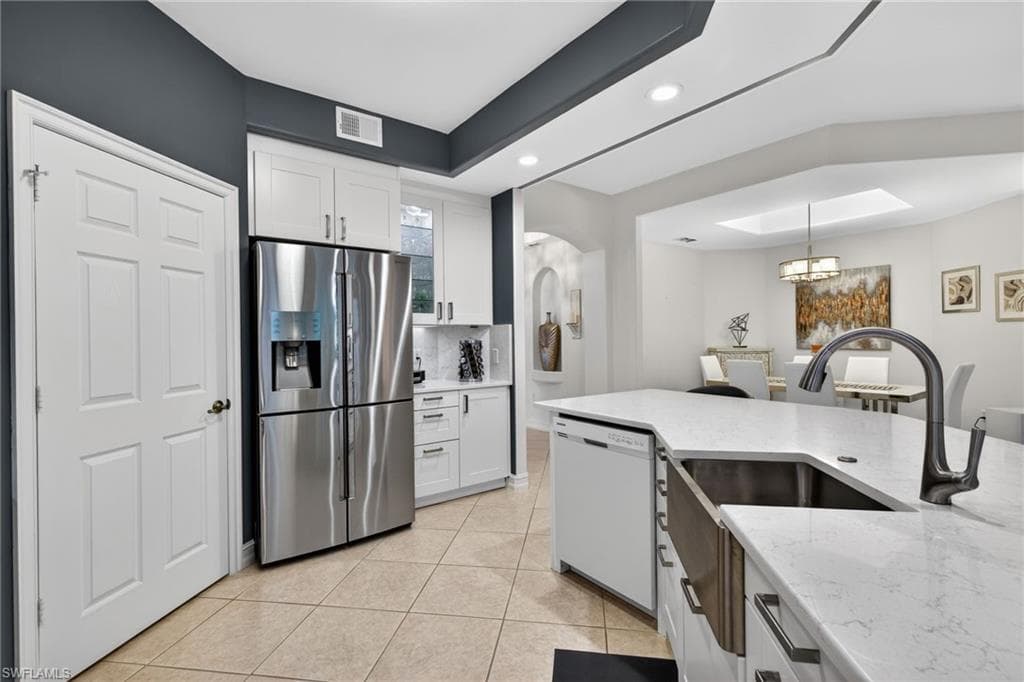 2001 Tarpon Bay DR N # 102, NAPLES FL 34119-7