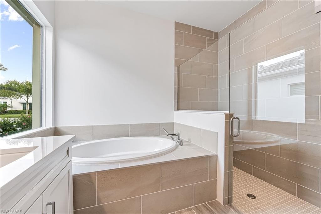 8786 Saint Lucia DR, NAPLES FL 34114-14