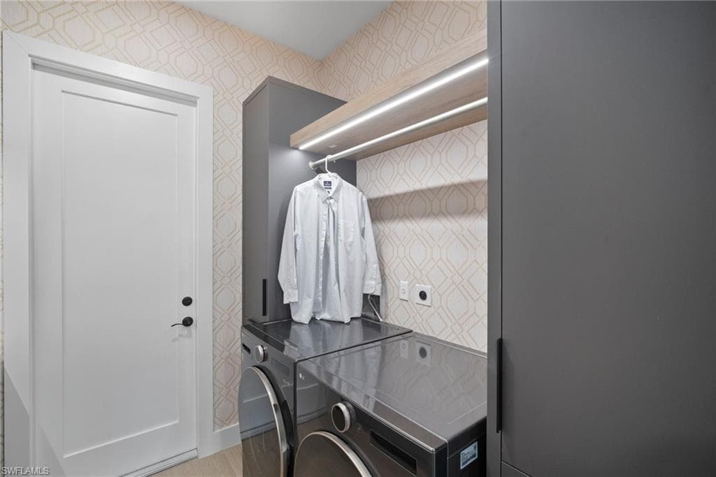 1677 Northgate DR, NAPLES FL 34105-25