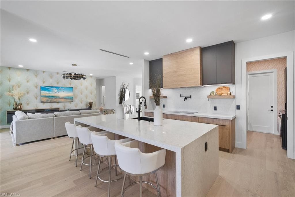 1677 Northgate DR, NAPLES FL 34105-3