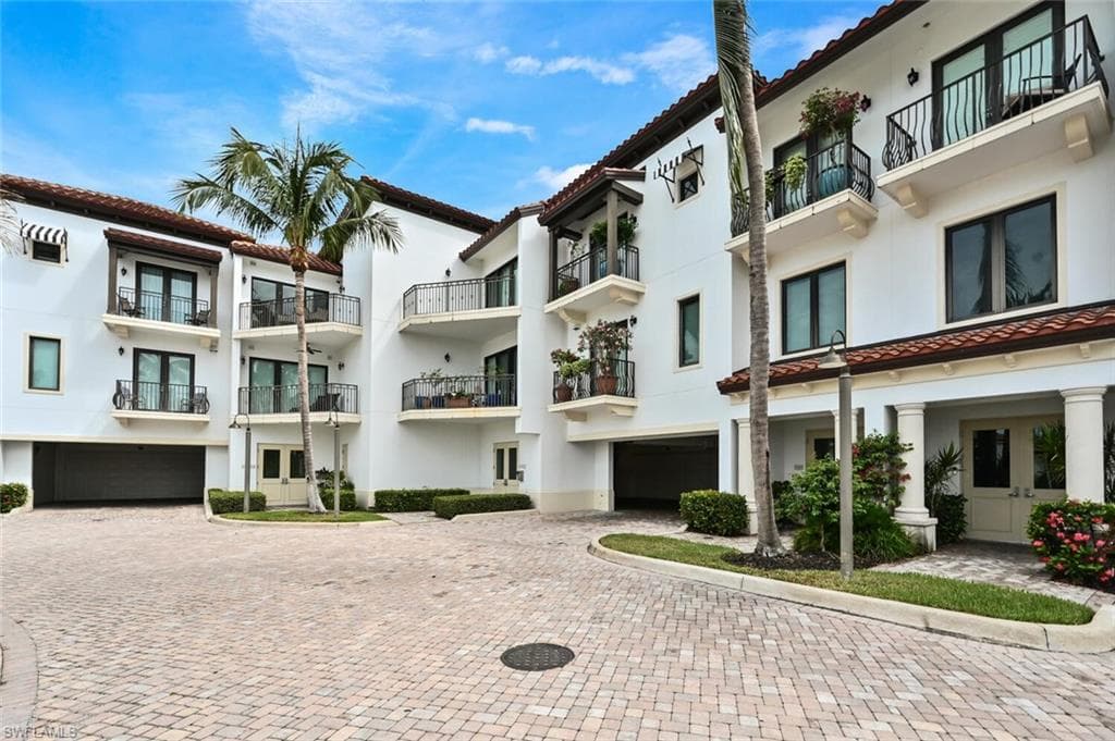 1530 5th AVE S # C311, NAPLES FL 34102-46