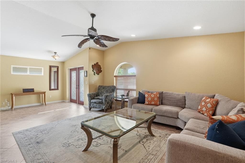 5541 Winkler RD, FORT MYERS FL 33919-2