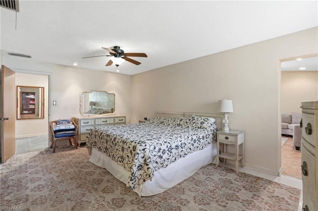 5541 Winkler RD, FORT MYERS FL 33919-14