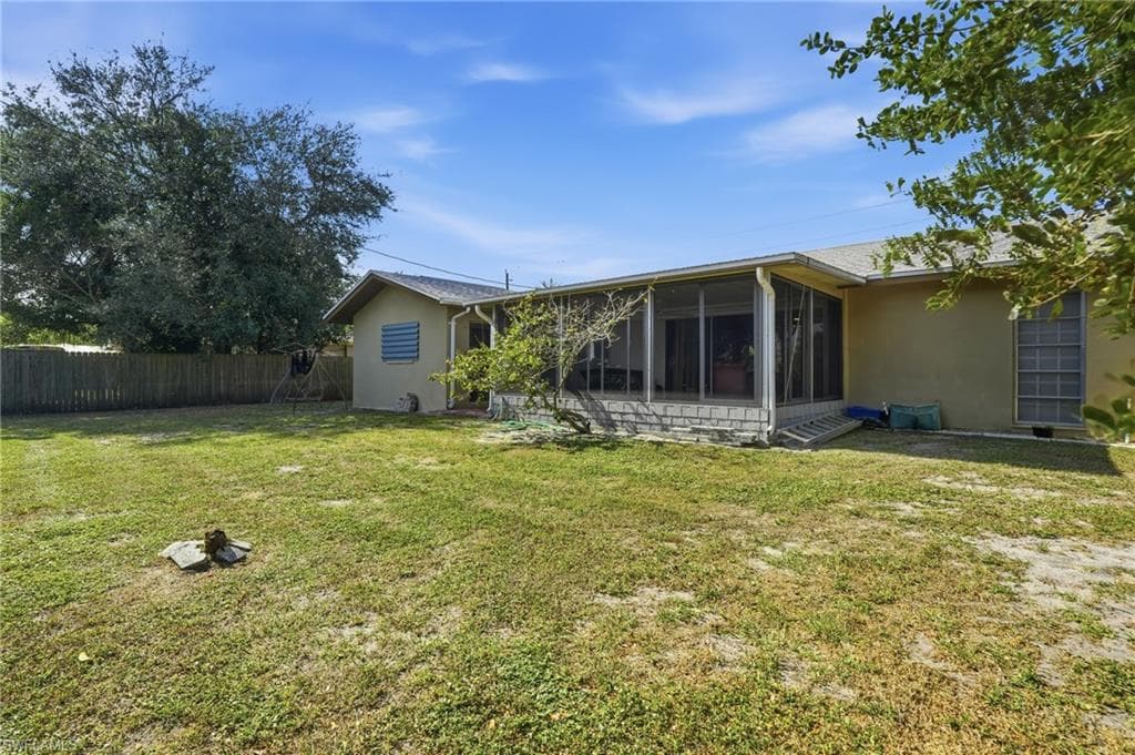 5541 Winkler RD, FORT MYERS FL 33919-20