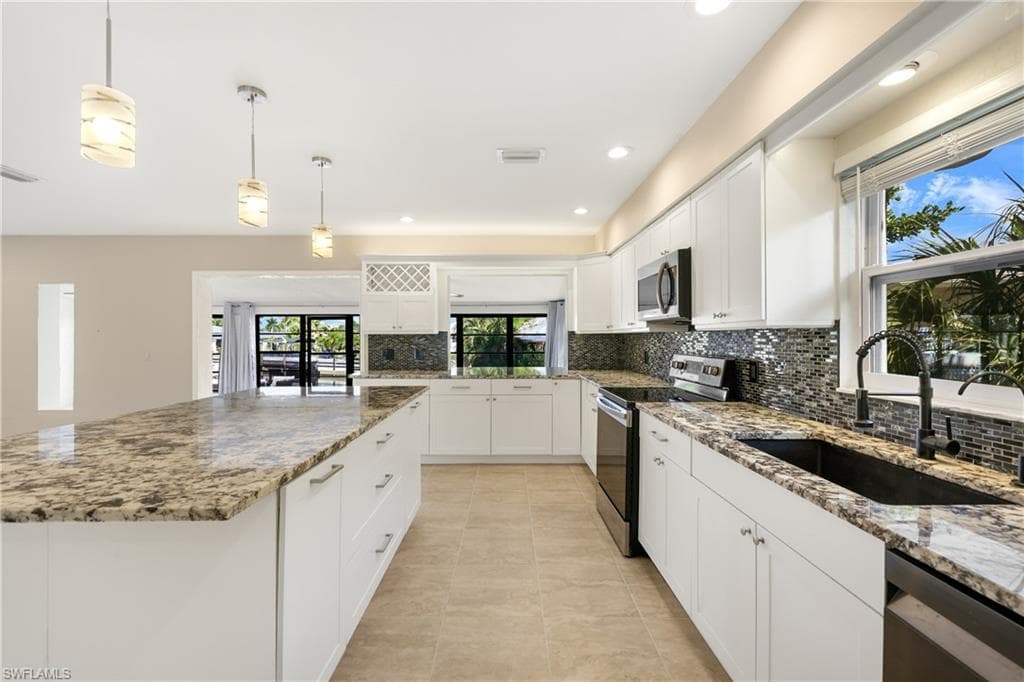 3461 Lakeview DR, NAPLES FL 34112-15