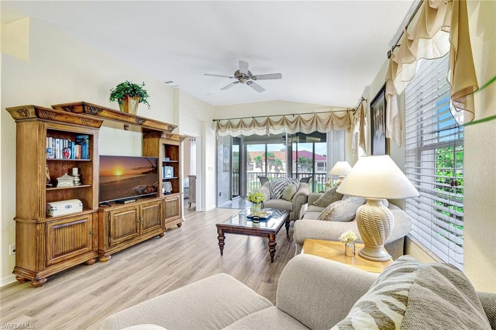 10910 Santa Margherita RD # 204, ESTERO FL 34135-2