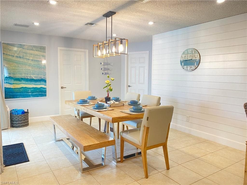 122 Palm River BLVD, NAPLES FL 34110-9