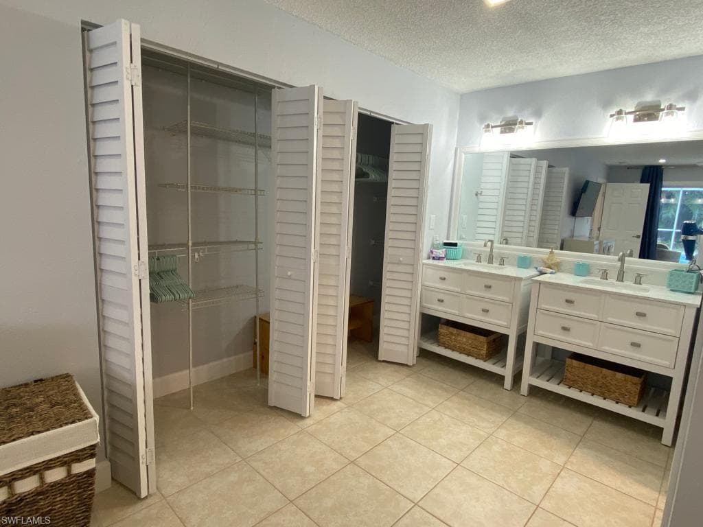 122 Palm River BLVD, NAPLES FL 34110-17