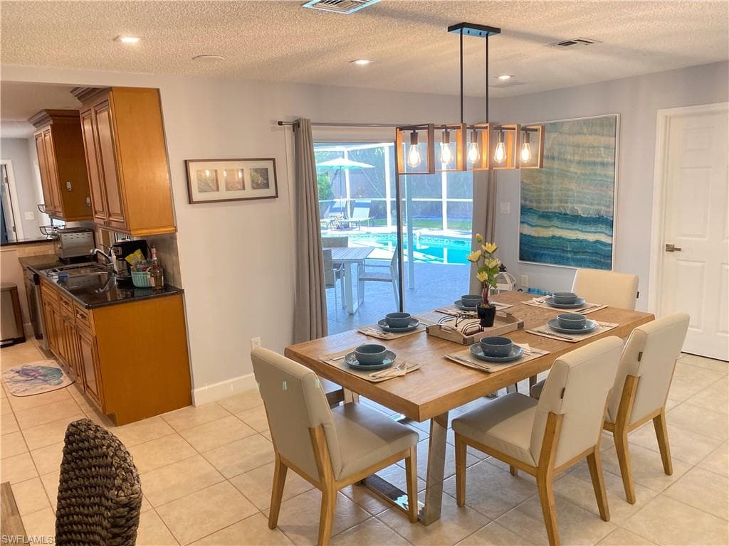 122 Palm River BLVD, NAPLES FL 34110-10