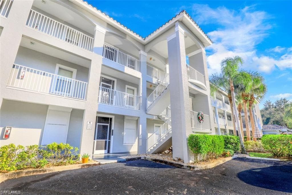519 Roma CT # 301, NAPLES FL 34110-11