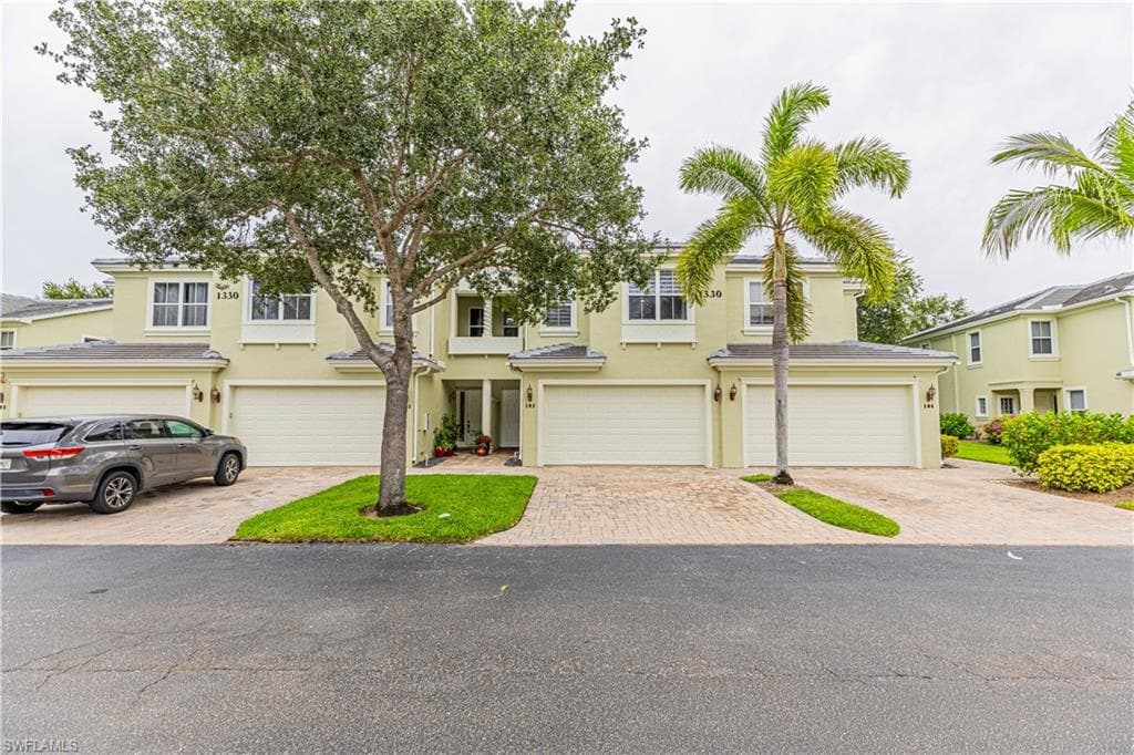 1330 Mariposa CIR # 103, NAPLES FL 34105-2