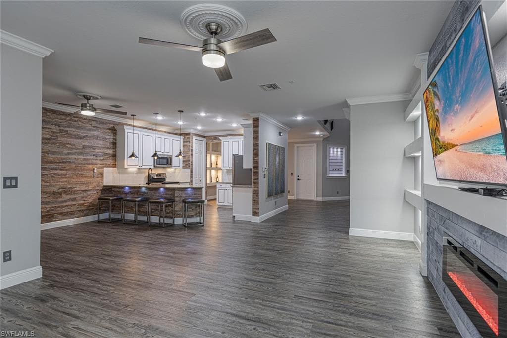 1330 Mariposa CIR # 103, NAPLES FL 34105-8