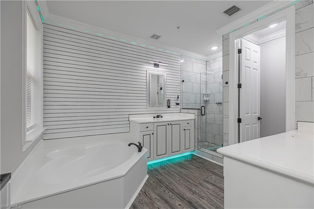 1330 Mariposa CIR # 103, NAPLES FL 34105-23