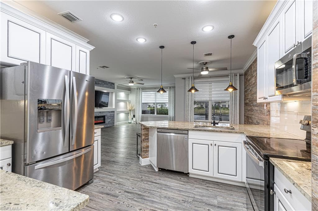 1330 Mariposa CIR # 103, NAPLES FL 34105-10