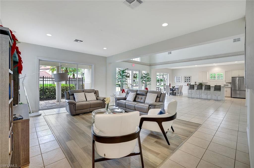 2540 Talon CT # 504, NAPLES FL 34105-26