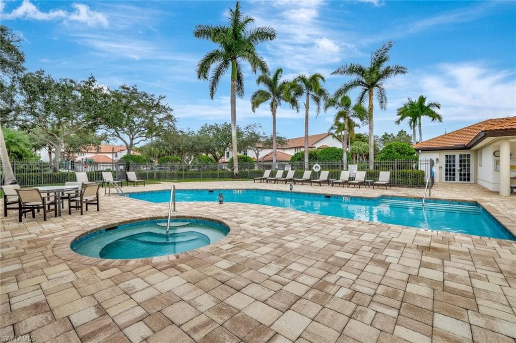 2540 Talon CT # 504, NAPLES FL 34105-25
