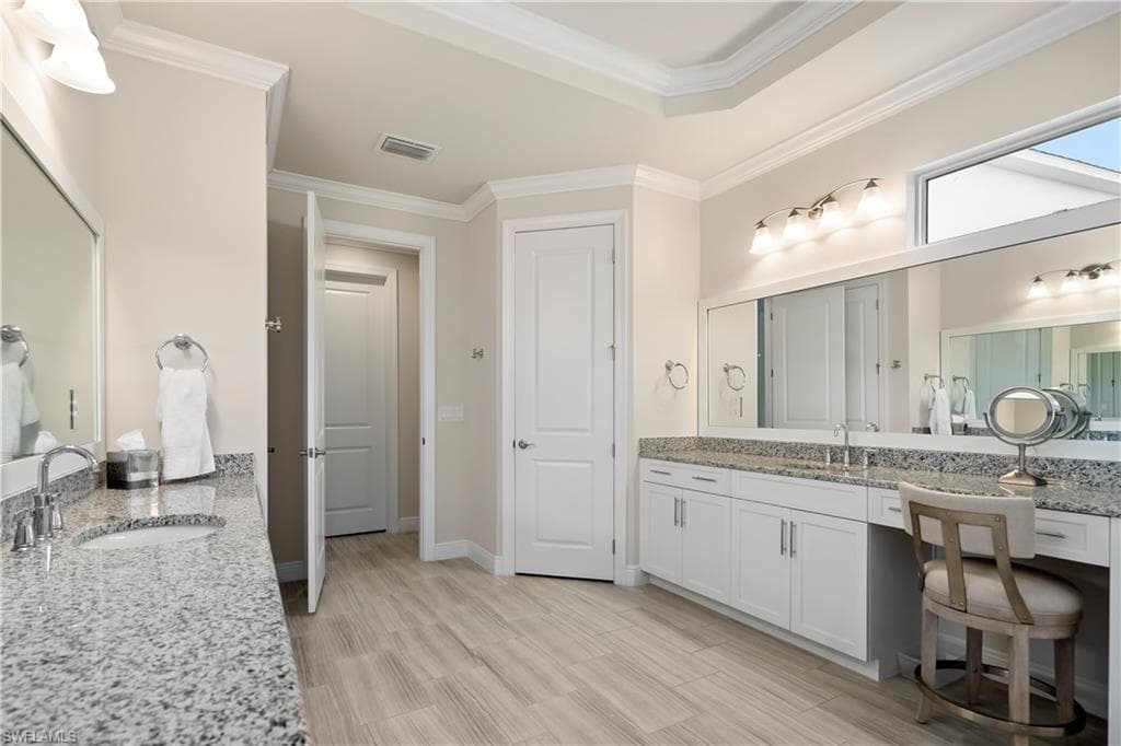 8999 Redonda DR, NAPLES FL 34114-11