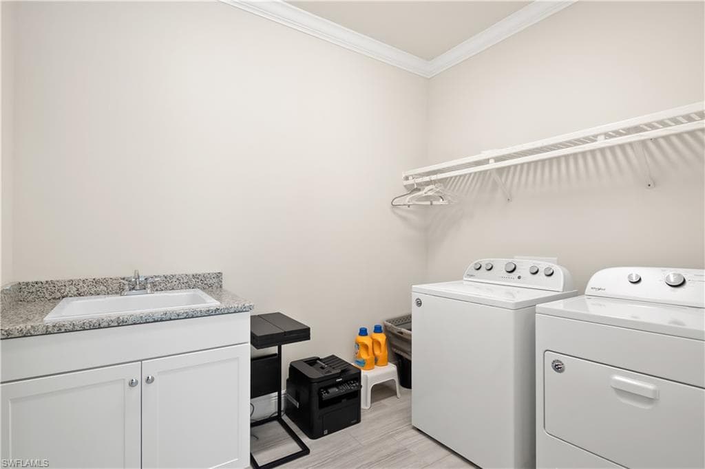 8999 Redonda DR, NAPLES FL 34114-35