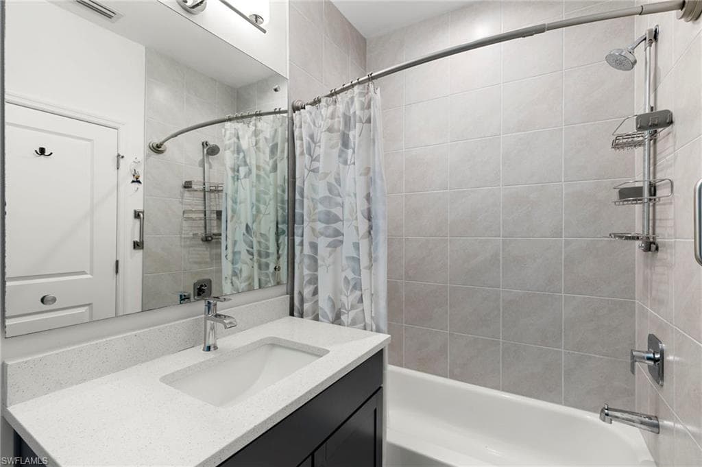 7480 Rockefeller DR, NAPLES FL 34119-18