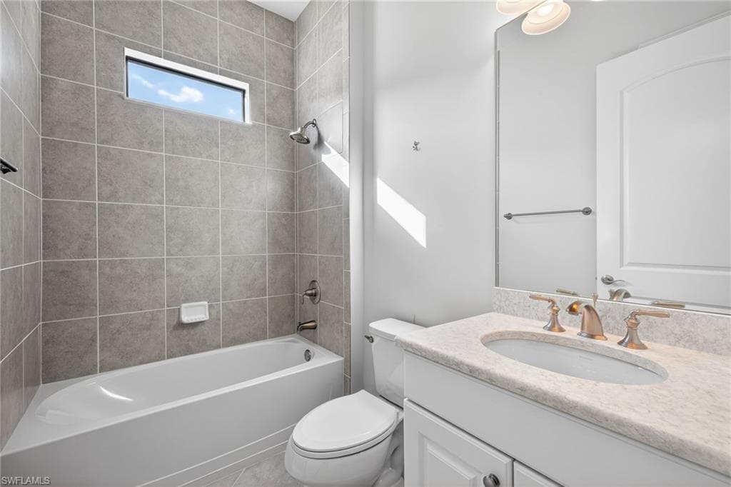 23265 Salinas WAY, BONITA SPRINGS FL 34135-21