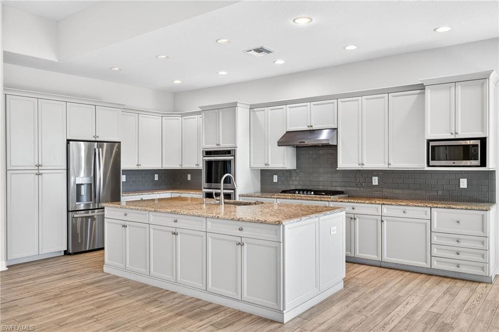 23265 Salinas WAY, BONITA SPRINGS FL 34135-8