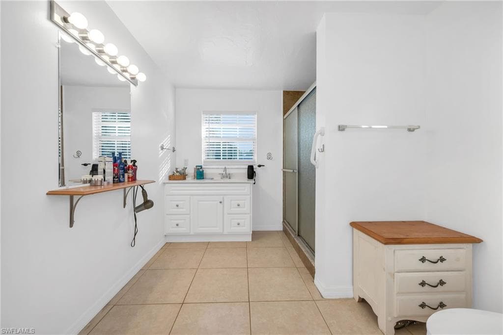 2772 Riverview DR, NAPLES FL 34112-12