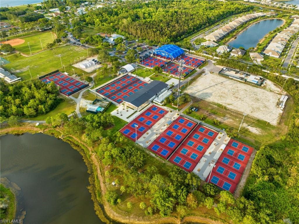 2772 Riverview DR, NAPLES FL 34112-32