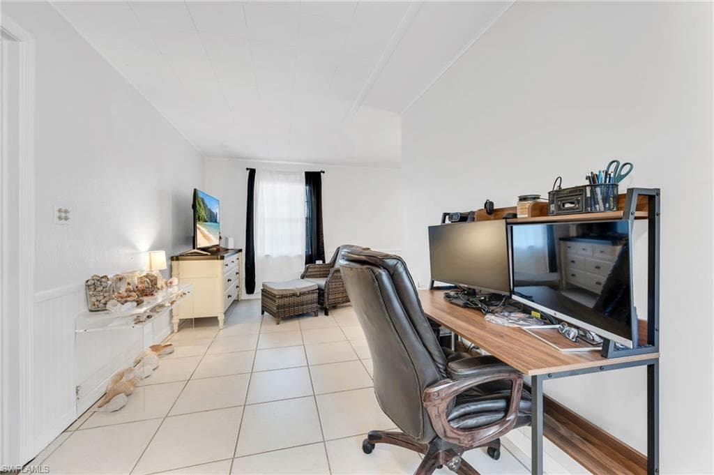 2772 Riverview DR, NAPLES FL 34112-20