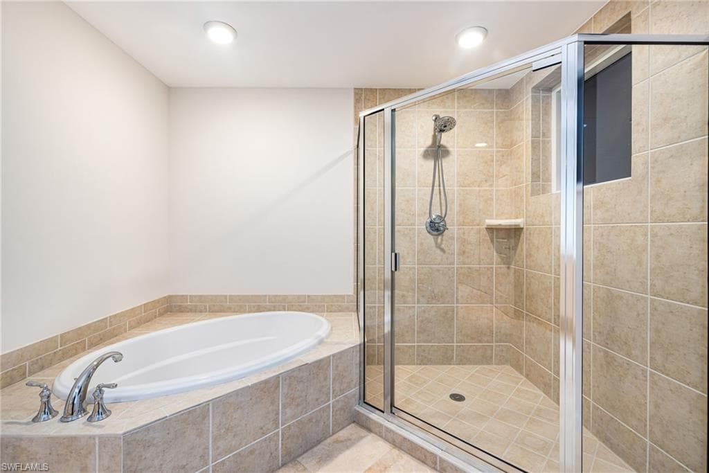 4761 West Bay BLVD # 203, ESTERO FL 33928-22