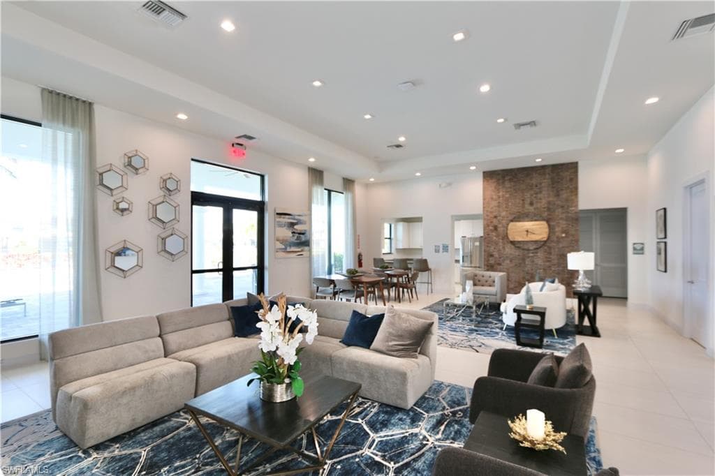 7352 Rockefeller DR, NAPLES FL 34119-35