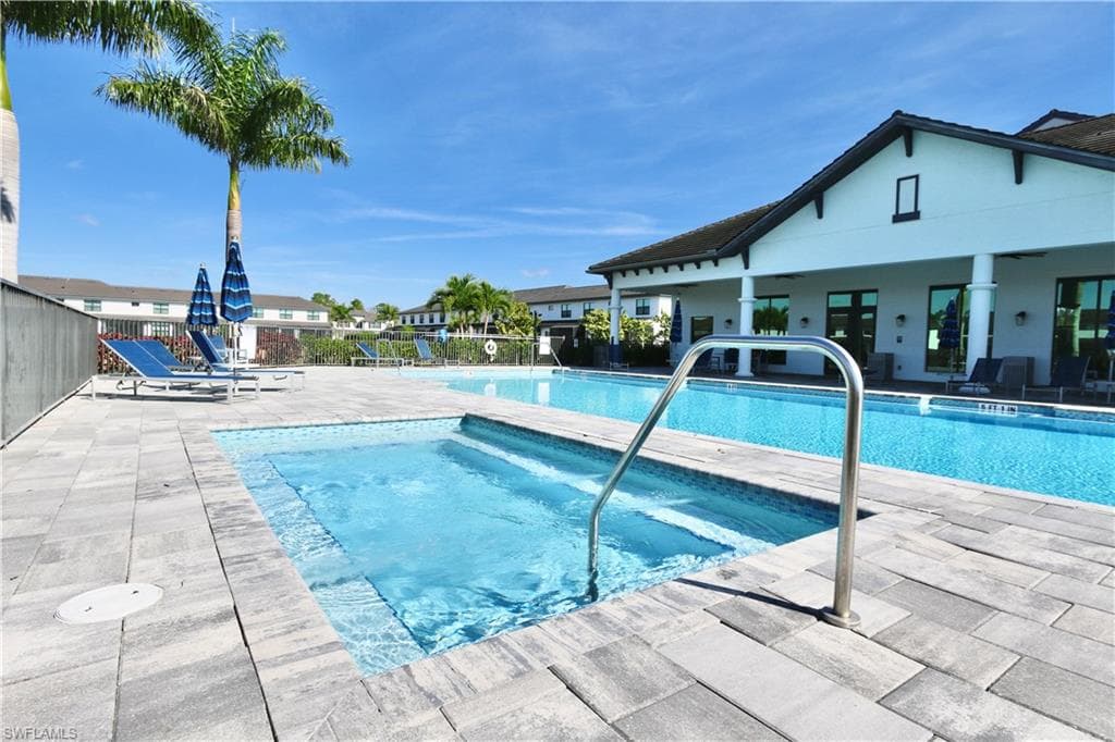 7352 Rockefeller DR, NAPLES FL 34119-31