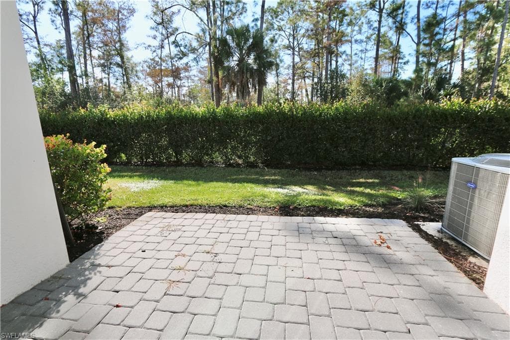 7352 Rockefeller DR, NAPLES FL 34119-27