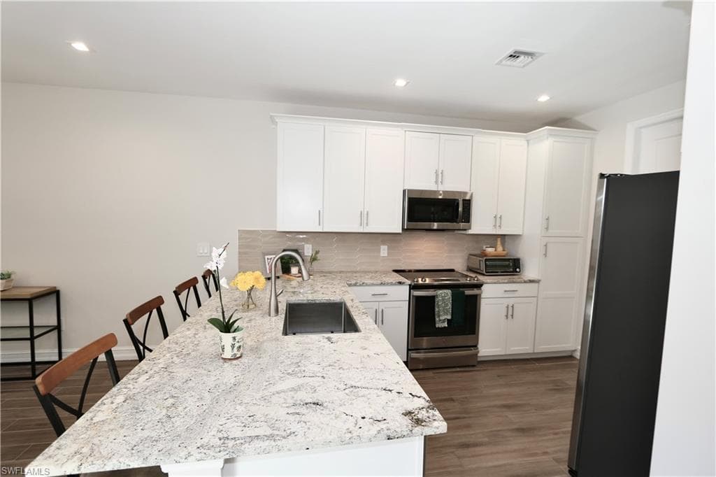 7352 Rockefeller DR, NAPLES FL 34119-4