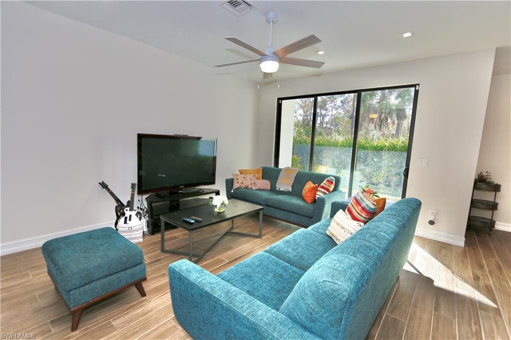 7352 Rockefeller DR, NAPLES FL 34119-8