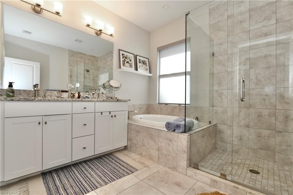 7352 Rockefeller DR, NAPLES FL 34119-23