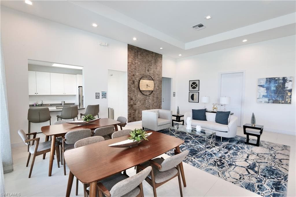 7352 Rockefeller DR, NAPLES FL 34119-33
