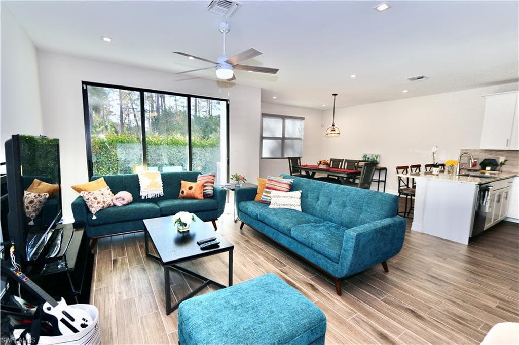 7352 Rockefeller DR, NAPLES FL 34119-9