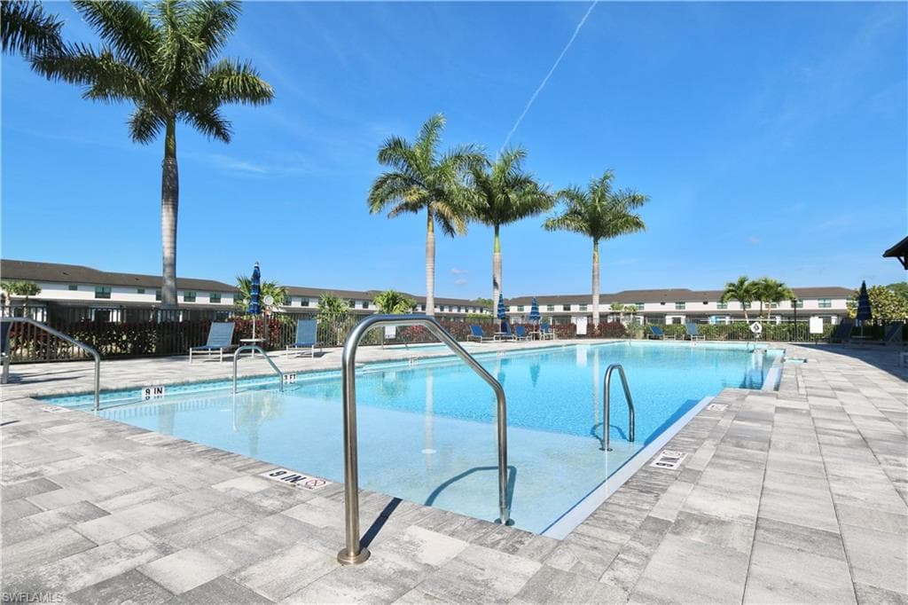 7352 Rockefeller DR, NAPLES FL 34119-32
